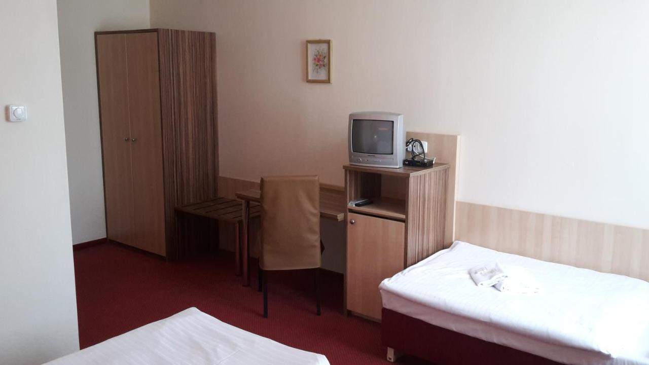 Corner Hotel U Divadla*** - ズノイモ エクステリア 写真